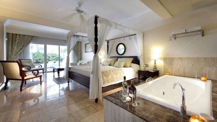 Junior Suite Swim Up